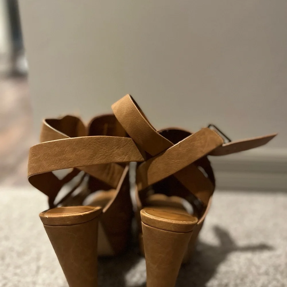 Tan Heels - Picture 3 of 4